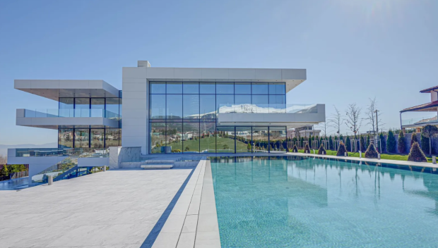 КАТО В ХОЛИВУД: Ето я най-скъпата къща в България (СНИМКИ)