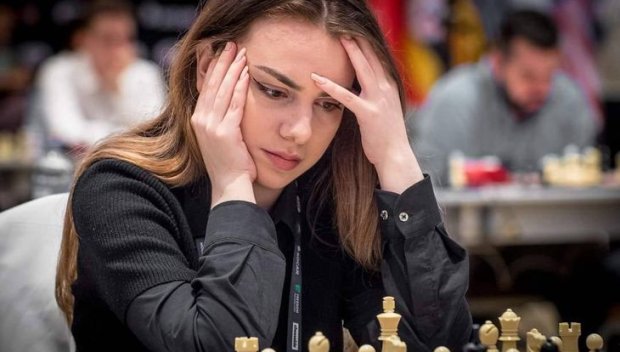 Царицата на шахмата Нургюл Салимова е №4 в света при девойките, още 3 българки са в топ 25