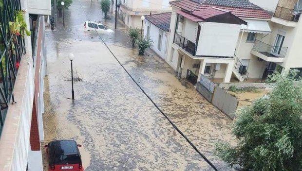 Мощни гръмотевични бури настъпват към Северозападна България