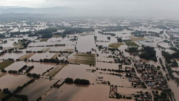 Мицотакис дава до 10 000 евро на всеки фермер, пострадал от наводненията