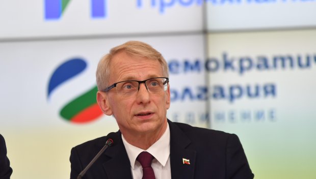 ПАНАИР В ПИК: Денков на море с рекордните 12 гарда от НСО - отцепват цял етаж в хотел
