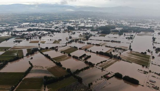 Поройни дъждове и гръмотевични бури причиниха щети в Гърция