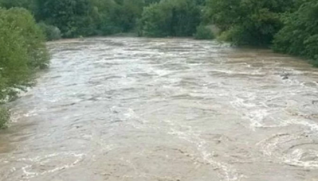 Река Росица заля мост край Павликени