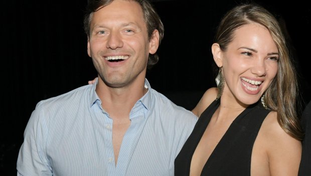 ГОРЕЩО: Бившата на Орлин Павлов захвърли дрехи и задръжки (СНИМКА)