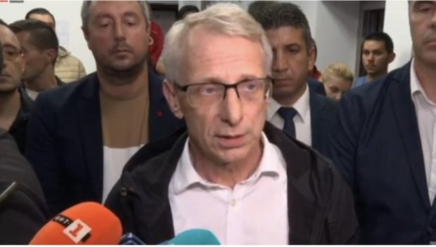 ТЪПАТА ИНТРИГА на Денков. Най-добре е тракторите да дойдат