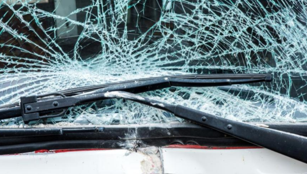 Катастрофа между бус и кола предизвика задръстване на пътя София-Варна (СНИМКА)