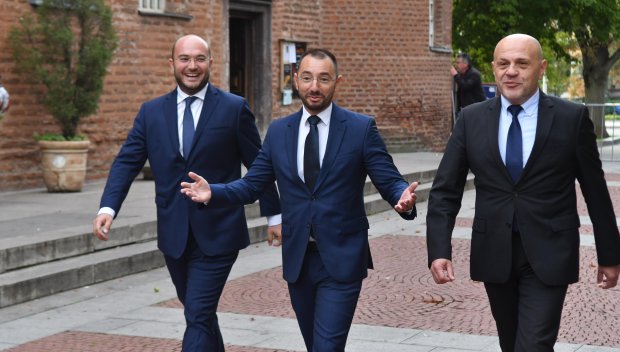 Ивелин Николов: ПИК бяха тричани, че лъжат за кмета на ГЕРБ. Сложно начало за политика Хекимян