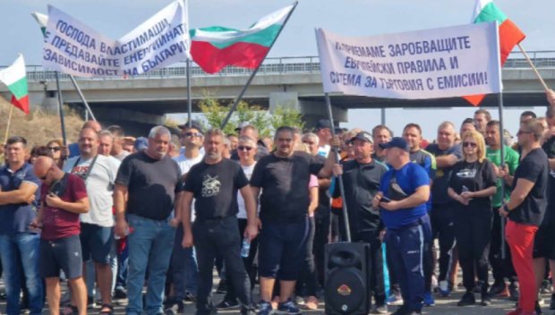 ОТ ПОСЛЕДНИТЕ МИНУТИ: Продължава блокадата на Тракия край Стара Загора, остава затворен и Проходът на Републиката