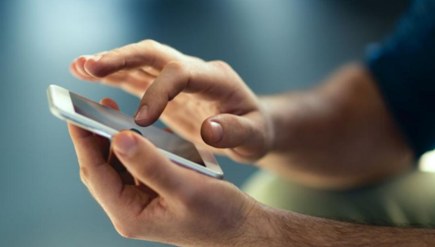 Измамници с индийски акцент ни цакат по телефона, купуват си храна с парите ни след това