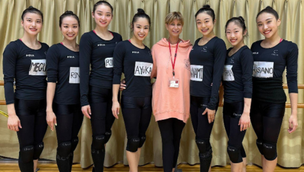 Весела Димитрова поставя съчетанието с обръчи на японския ансамбъл