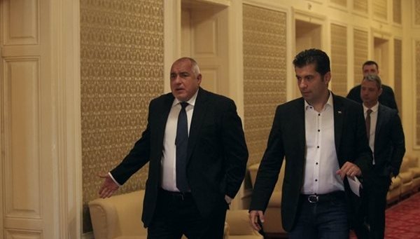 Галя от посолството пак им нашльока репите