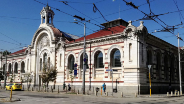 Блокираха района на халите в София заради изоставена раница