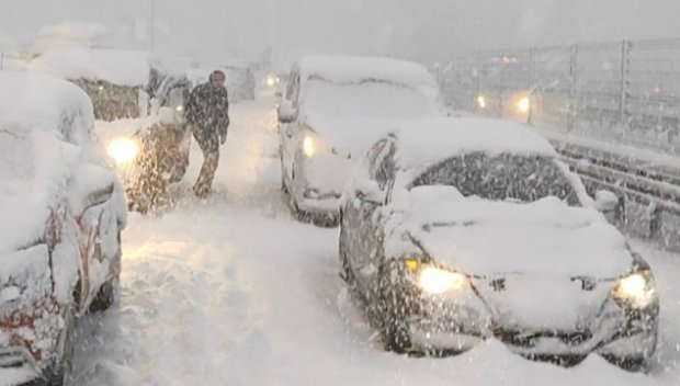 Десетки загинали след обилни снеговалежи и проливни дъждове в Южна Африка