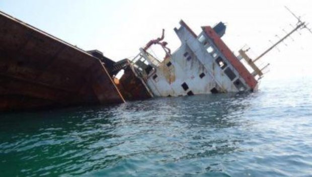 Издирват моряци от потънал край Румъния танзанийски кораб