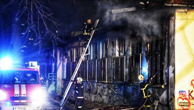 Пожарът в Пловдив унищожил необитаема сграда до Бетонния мост