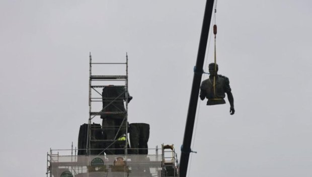 СВРЪХЗАДАЧАТА: Да няма татко, мама, семейство, род, отечество, история, памет, чест, България