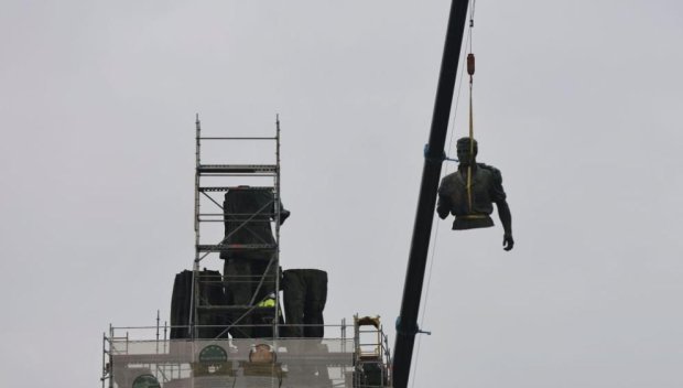 Подновиха демонтажа на Паметника на Съветската армия