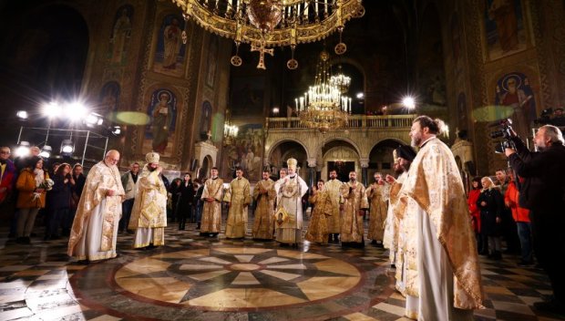 Западноевропейският митрополит Антоний отслужи Рождественската литургия в катедралата Александър Невски“