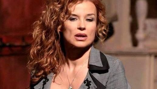 САМО В ПИК И РЕТРО: Аня Пенчева изгря в чалгата (СНИМКИ)