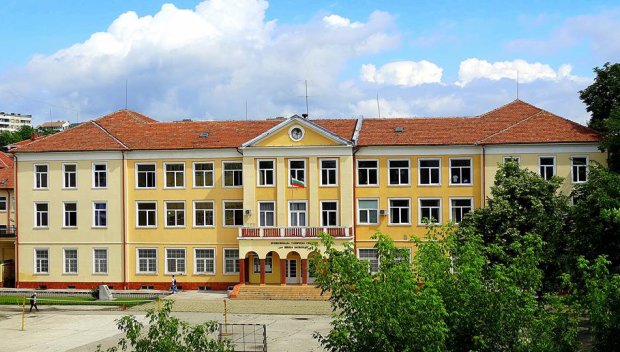 ВАНДАЛИЗЪМ: Ученици изпотрошиха класна стая от келешлък