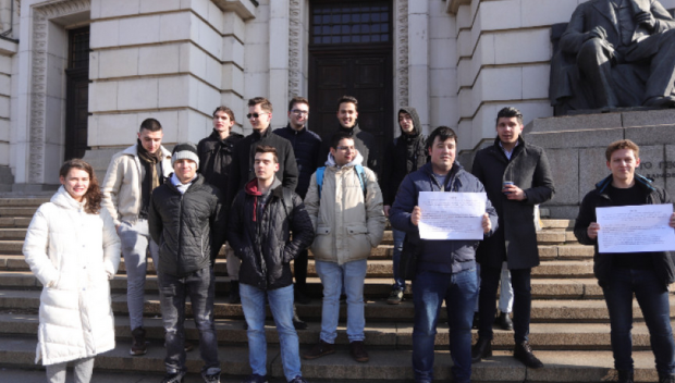 Студенти протестираха срещу избора на Атанасова и Белазелков за конституционни съдии