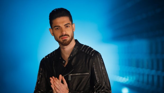 ПОРЕДНА ИЗМАМА: Фалшив Емрах предлага брак на фолкпевица (СНИМКА)