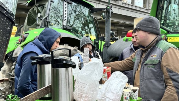 Фермери блокираха района около Европарламента в Брюксел (СНИМКИ)