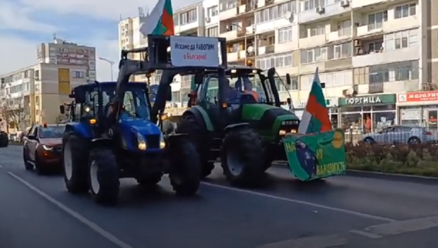 БУНТ: Тракторите влязоха в Пловдив, трафикът в центъра замря (ВИДЕО)