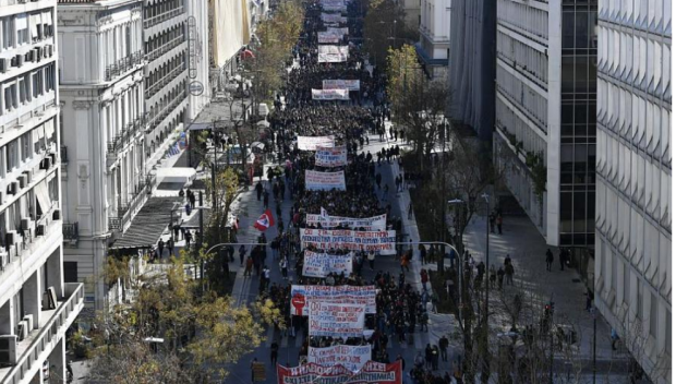 Сблъсъци и ранени по време на студентски протест в Атина