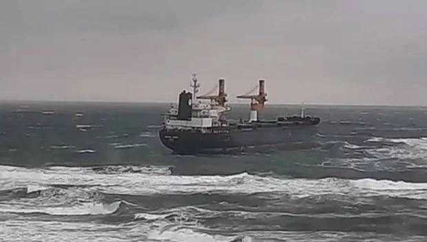 ДРАМА: Турски кораб потъна в Мраморно море, откриха празен спасителен сал (ВИДЕО)