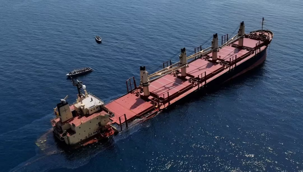 Нападнаха кораб в Червено море край Йемен