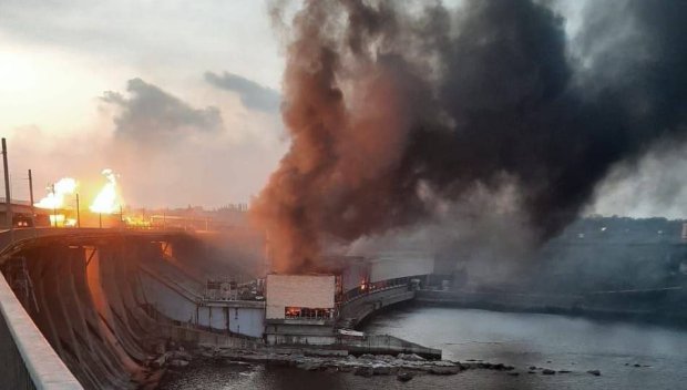 НА ФРОНТА: Русия удари Днепропетровската ВЕЦ (ВИДЕО)