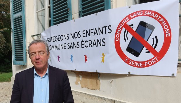 Френски град забрани използването на смартфони на публични места