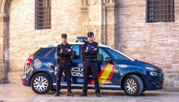 Камион се вряза в полицейско КПП в Испания, шестима загинаха