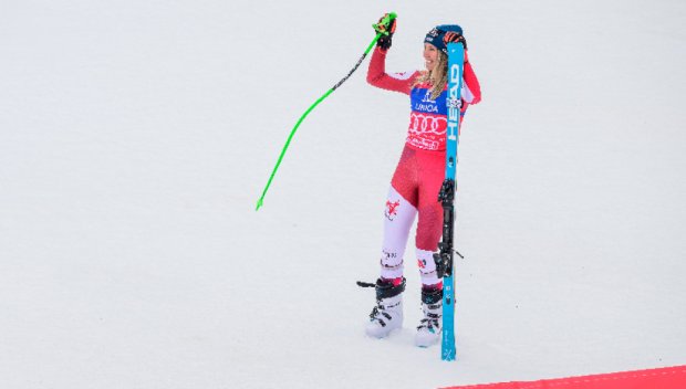 Австрийката Корнелия Хютер спечелени последното спускане за Световната купа