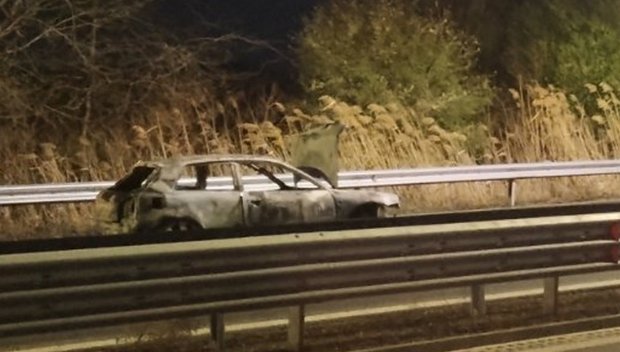 Лек автомобил се взриви на пътя Бургас-Сарафово