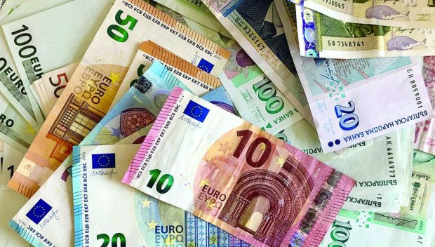 ЕП одобри таван от 10 000 евро за плащане в брой