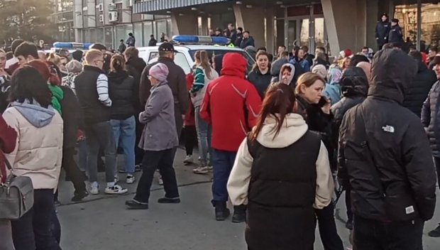Путин, помогни ни!: Протест в Орск след наводненията, освиркаха кмета