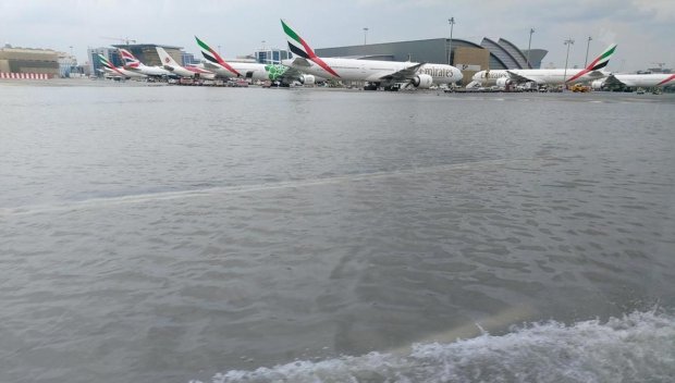 Летището в Дубай е под вода, отменени са полети от и до София (ВИДЕО)