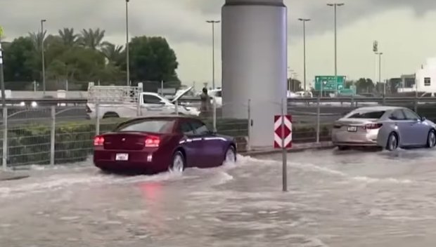 Дубай е под вода след два дни проливни дъждове (ВИДЕО)