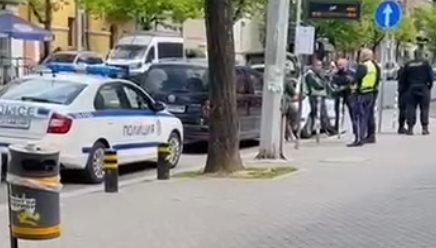 ПЪРВО В ПИК! Полиция приклещи подозрителен автомобил в центъра на София - ето какво се случва (ВИДЕО/ОБНОВЕНА)