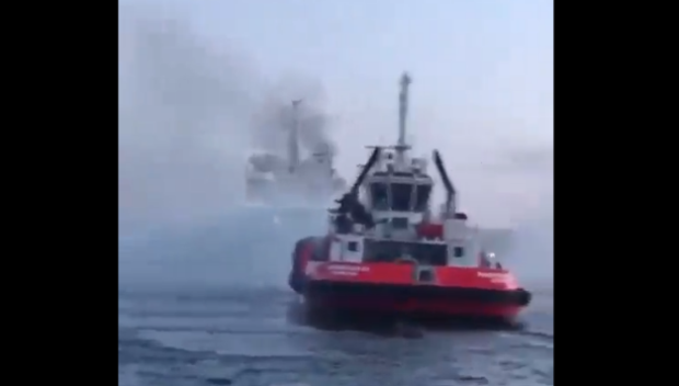 Пожар избухна на товарен кораб, пътуващ към България (ВИДЕО)