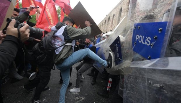Над 240 хиляди демонстрираха, близо 220 бяха арестувани на 1 май в Турция