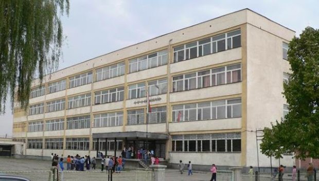 14-годишно момче е в болница след побой с бокс в училищен двор в Хасковско (СНИМКИ)