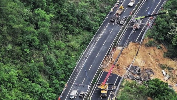 24-ма загинали в срутването на магистрала в Китай