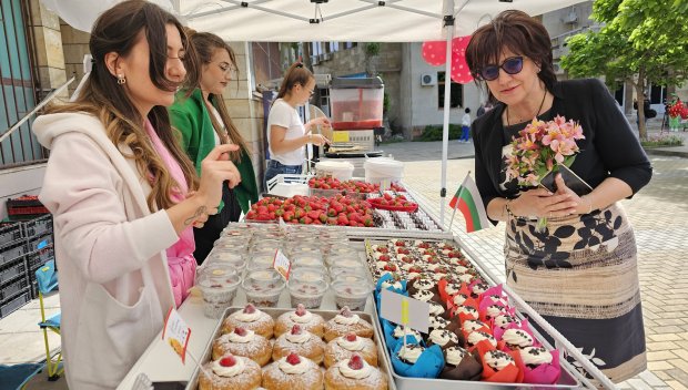 Цвета Караянчева на Фестивала на ягодата в Кричим: Само ГЕРБ може да защити родното производство, ПП саботираха земеделския сектор (СНИМКИ)