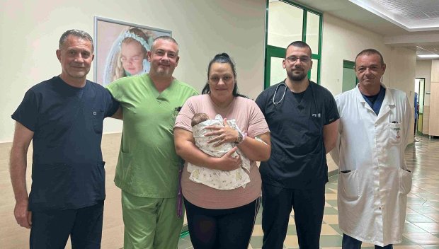 Спасена от лекарите от „Пълмед“ родилка прегърна първа рожба (СНИМКИ)