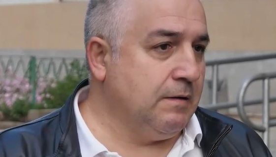 Ученик преби учителя си, не му давал да е по къси гащи