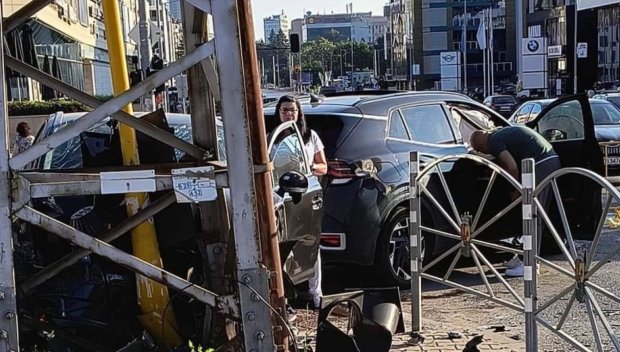 Поредна зверска катастрофа на бул. Черни връх, ранени са двама