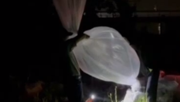 Пак затвориха летището във Вилнюс заради балони от Беларус